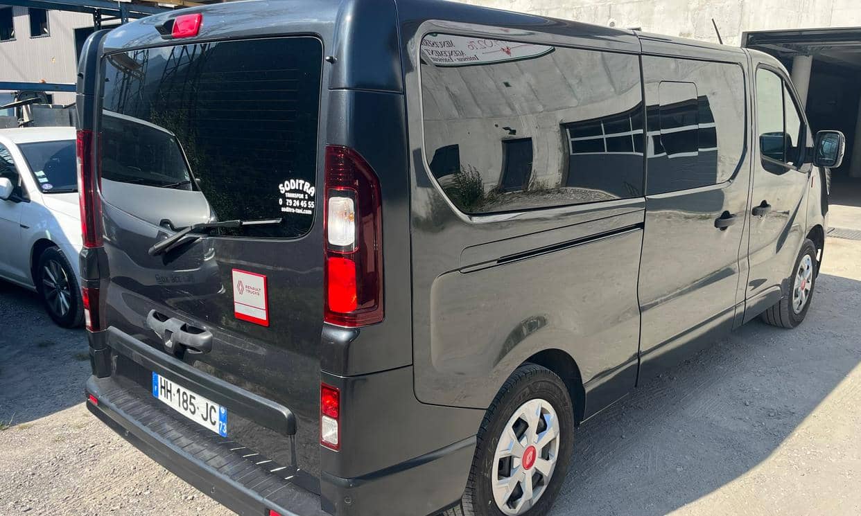 Renault TRAFIC III — photo 2