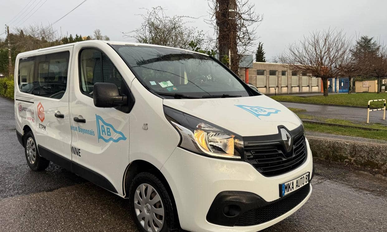 Renault TRAFIC III — photo 2