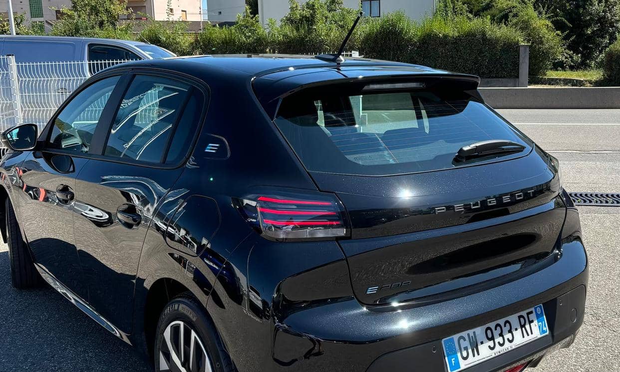 Peugeot 208 — photo 3