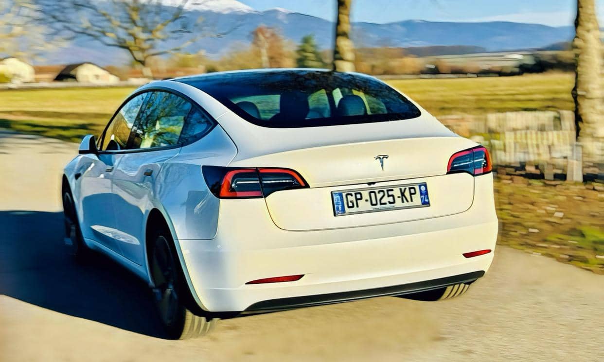 Tesla MODEL 3 — photo 2