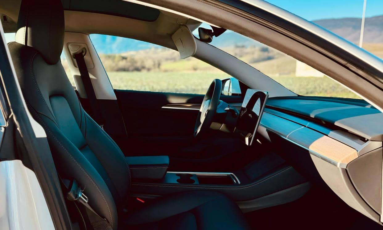 Tesla MODEL 3 — photo 3