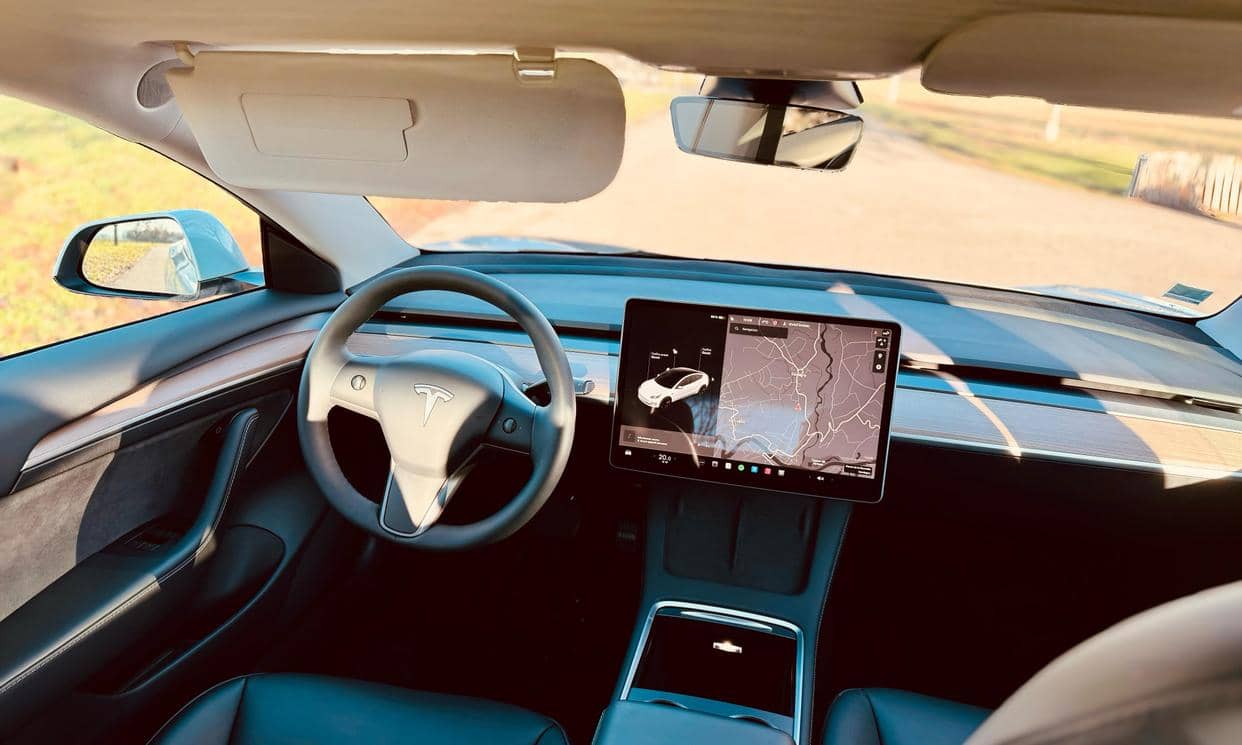 Tesla MODEL 3 — photo 5