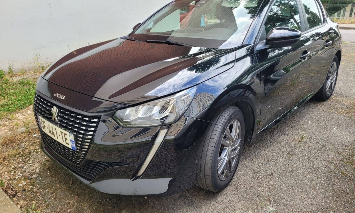 Peugeot 208 — photo 2