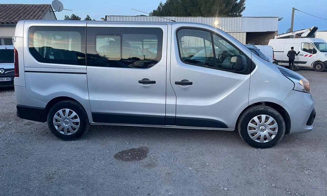 Renault TRAFIC III — photo 3