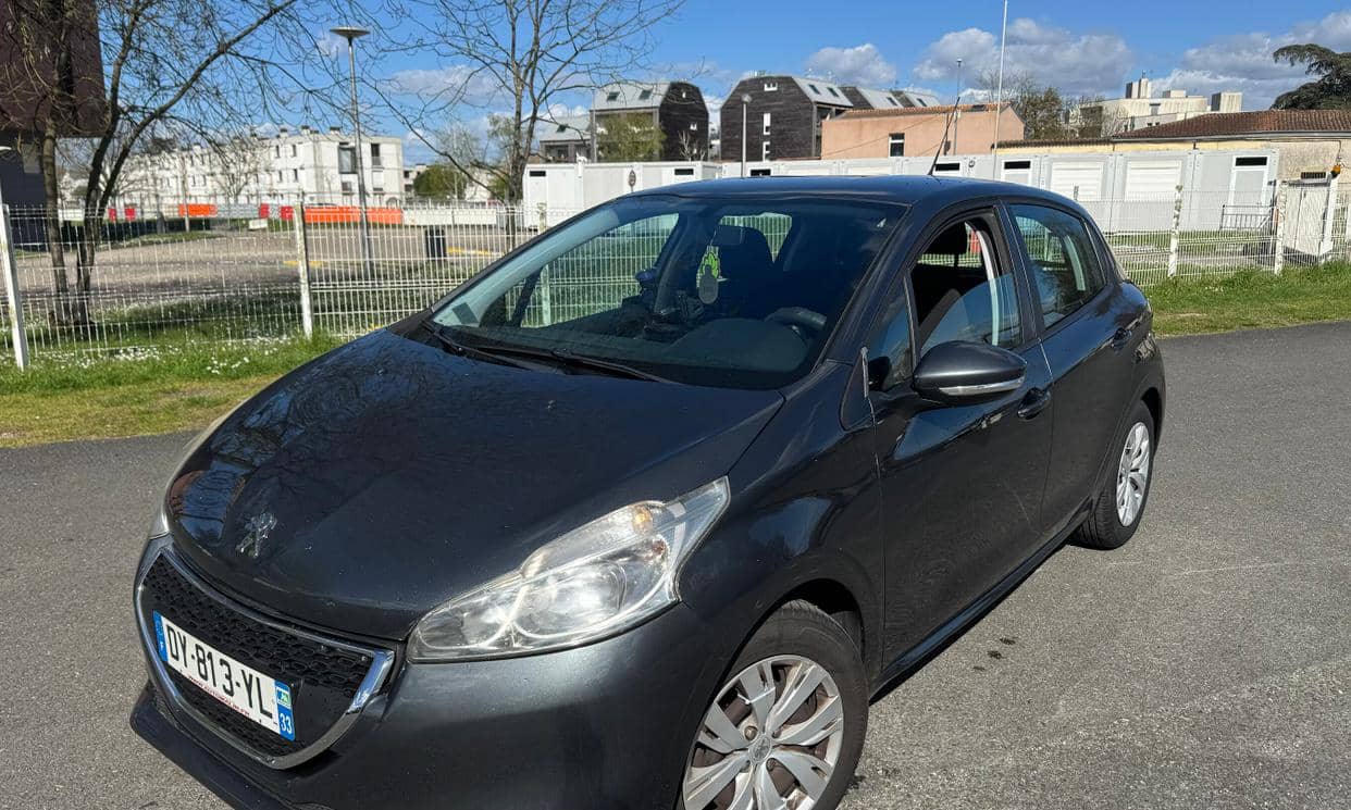 Peugeot 208 — photo 2