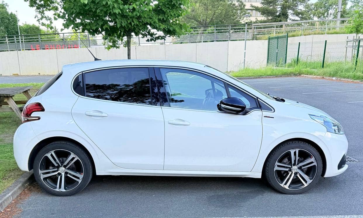 Peugeot 208 — photo 3