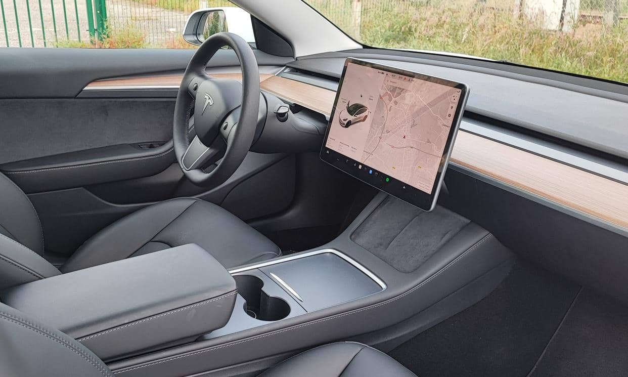 Tesla MODEL 3 — photo 4