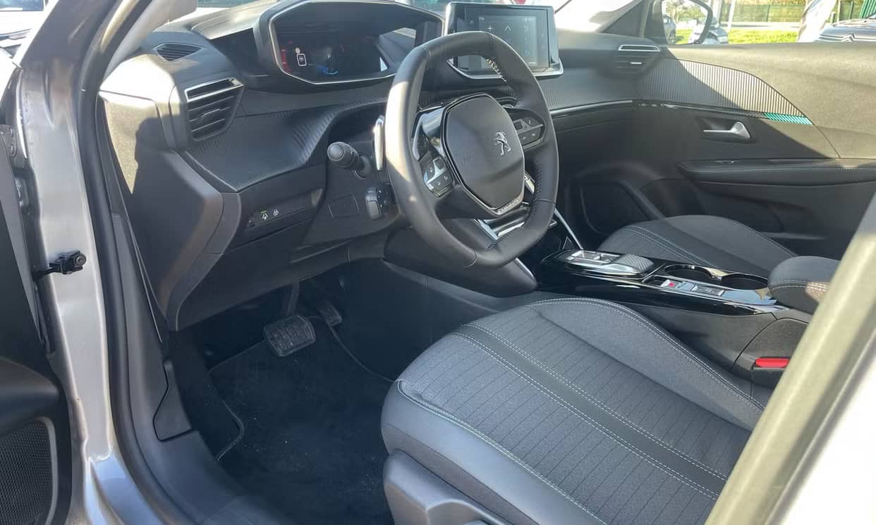 Peugeot 208 — photo 3