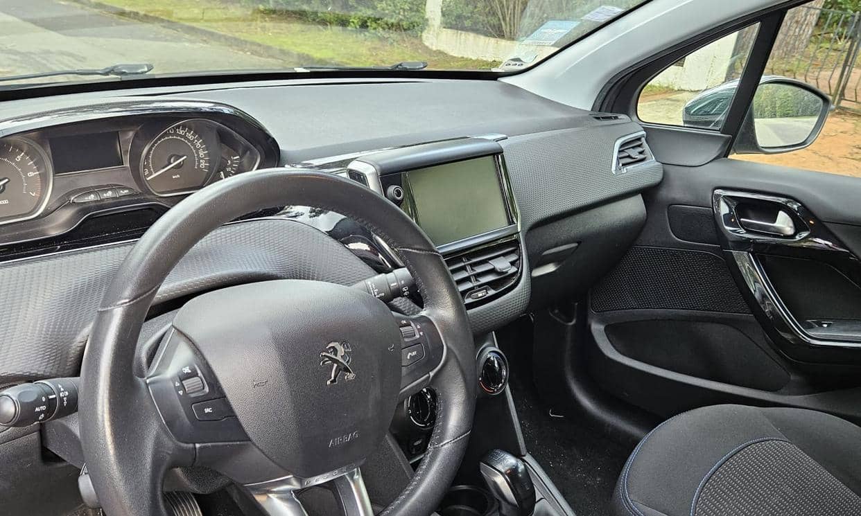 Peugeot 208 — photo 4