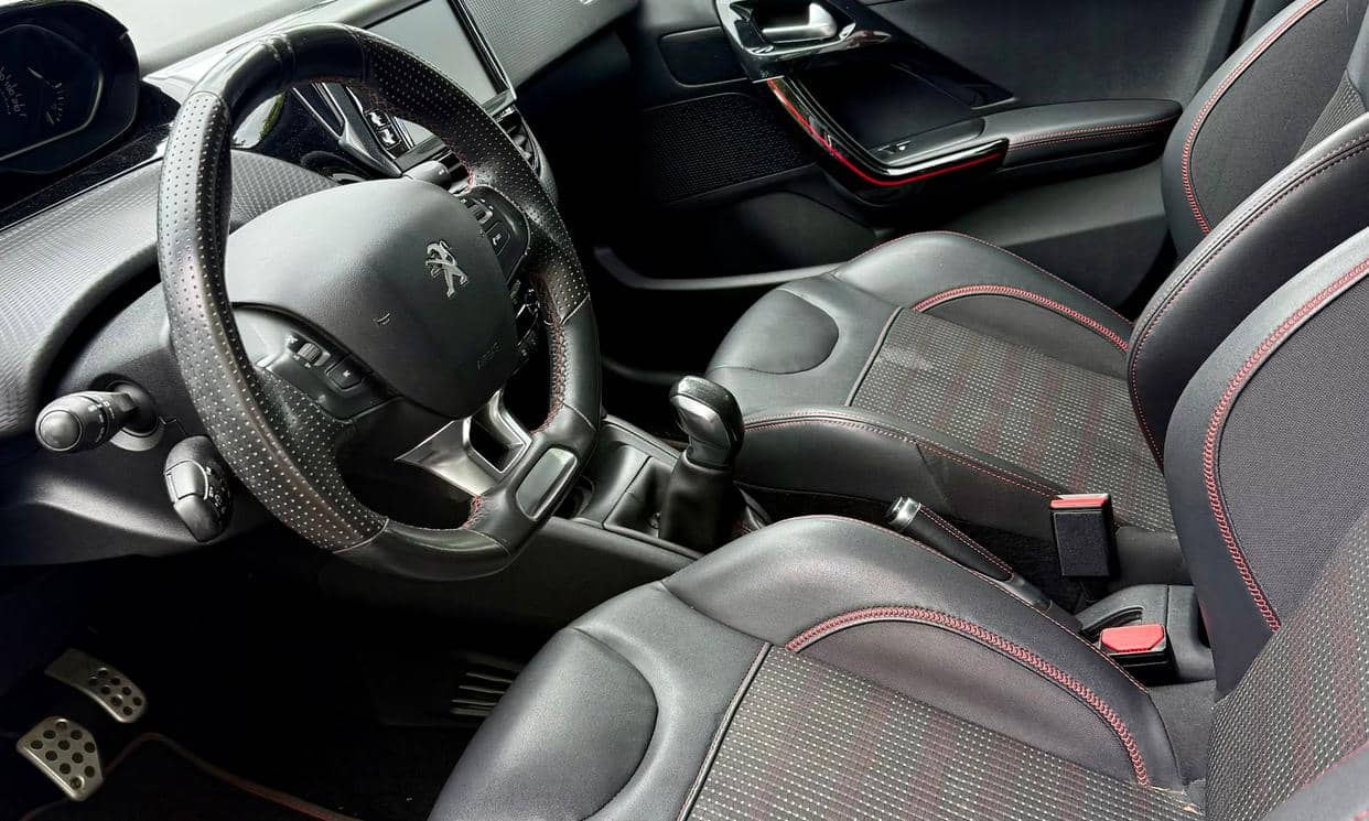 Peugeot 208 — photo 9