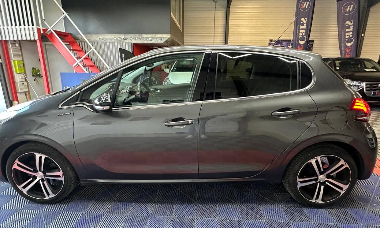 Peugeot 208 — photo 3