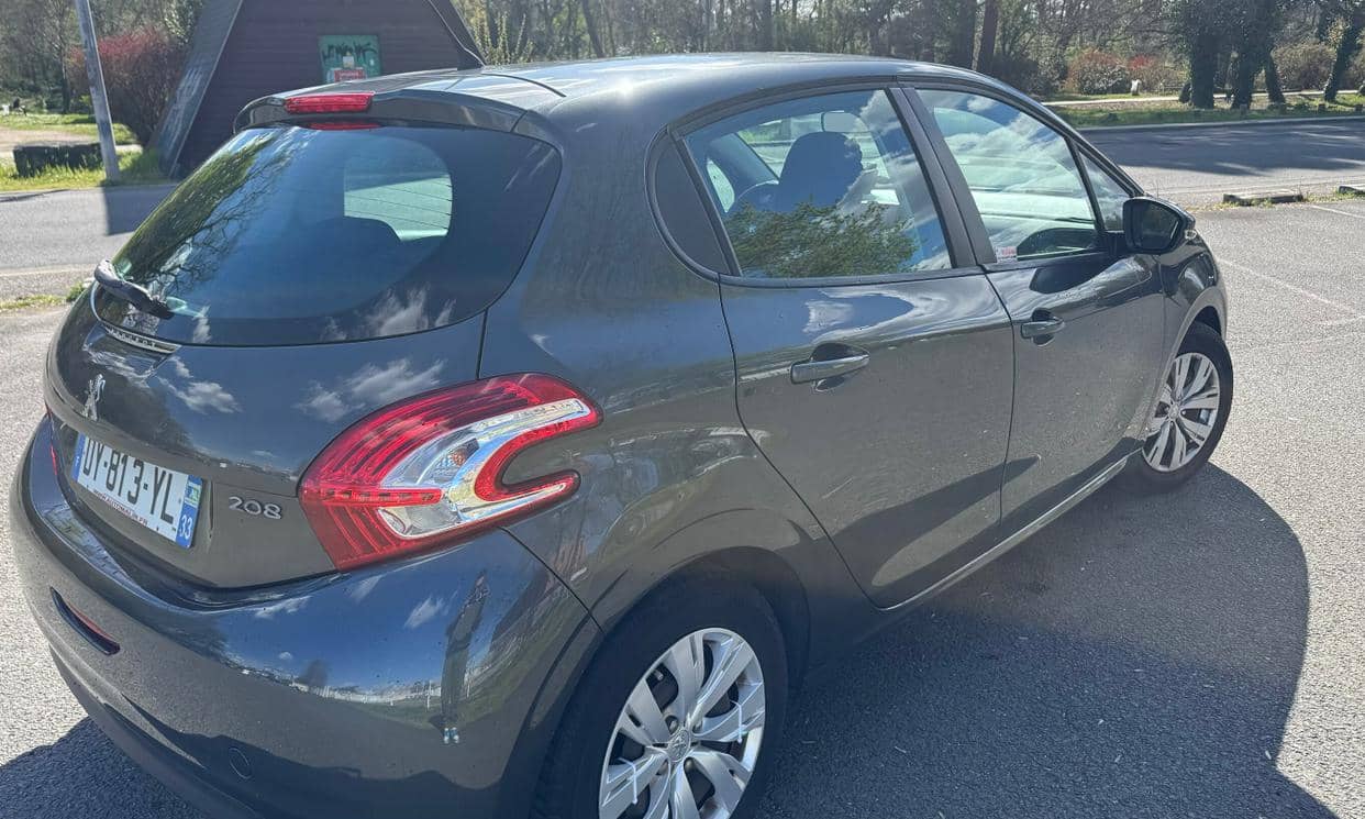Peugeot 208 — photo 3
