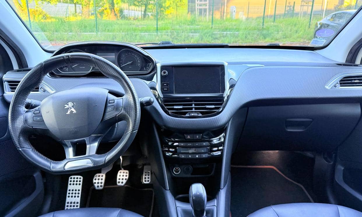 Peugeot 208 — photo 4