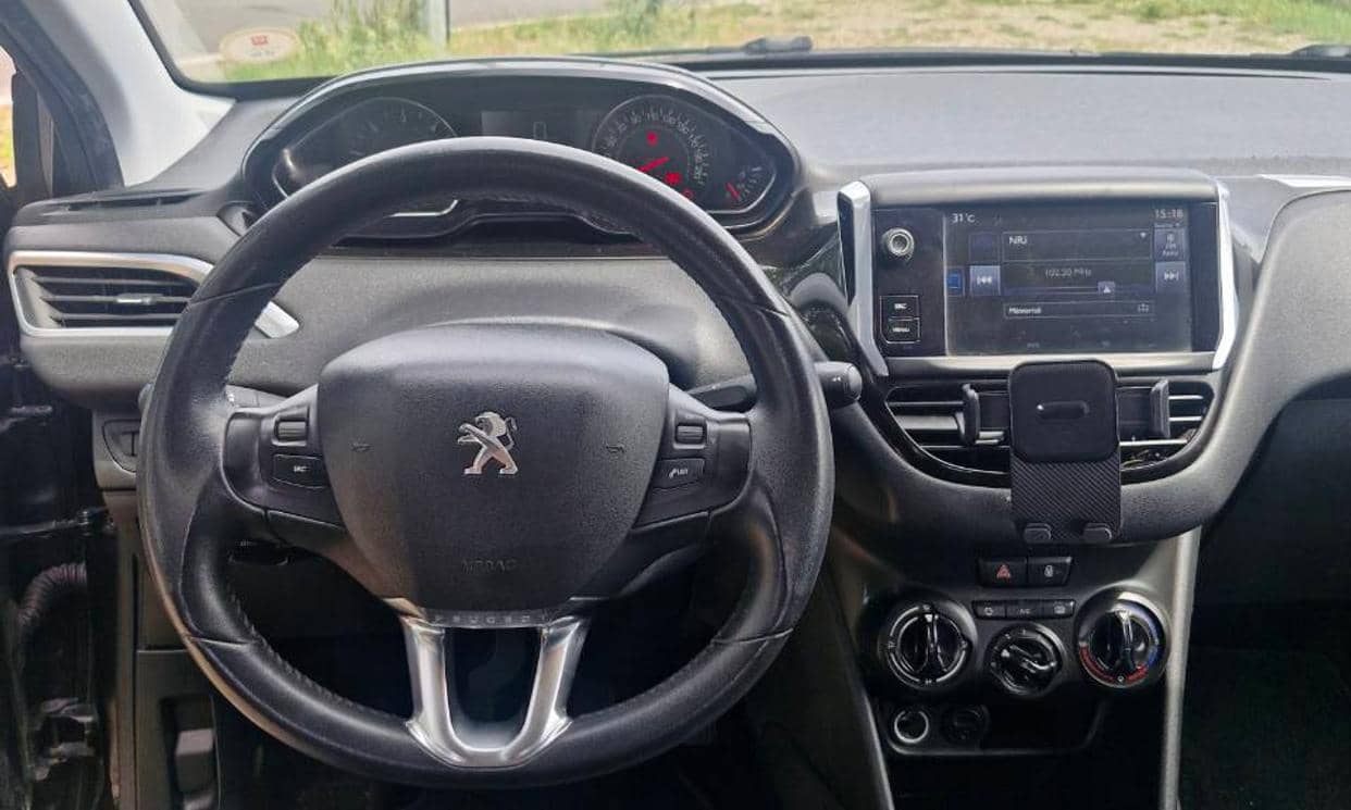 Peugeot 208 — photo 11