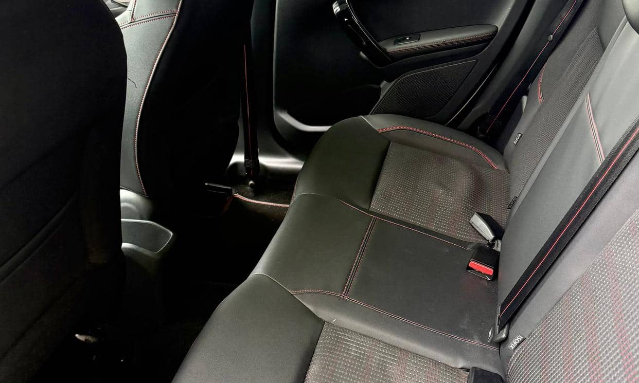 Peugeot 208 — photo 10