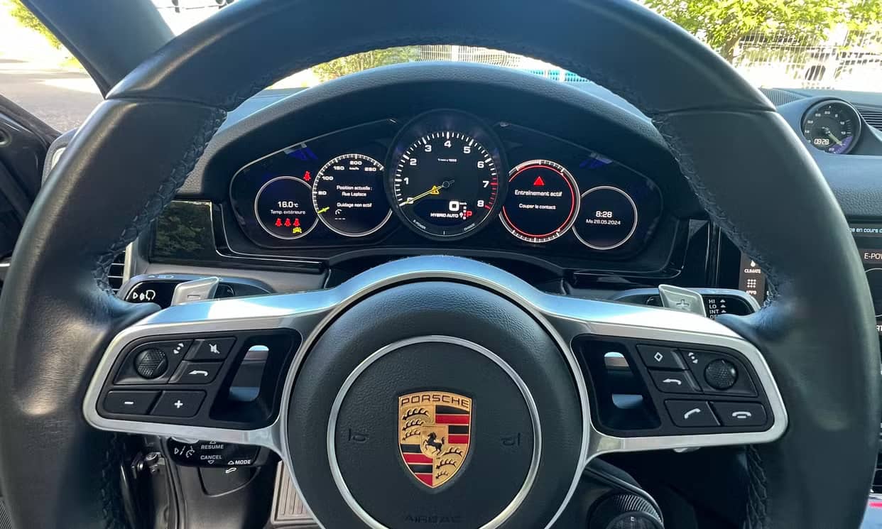 Porsche CAYENNE — photo 9