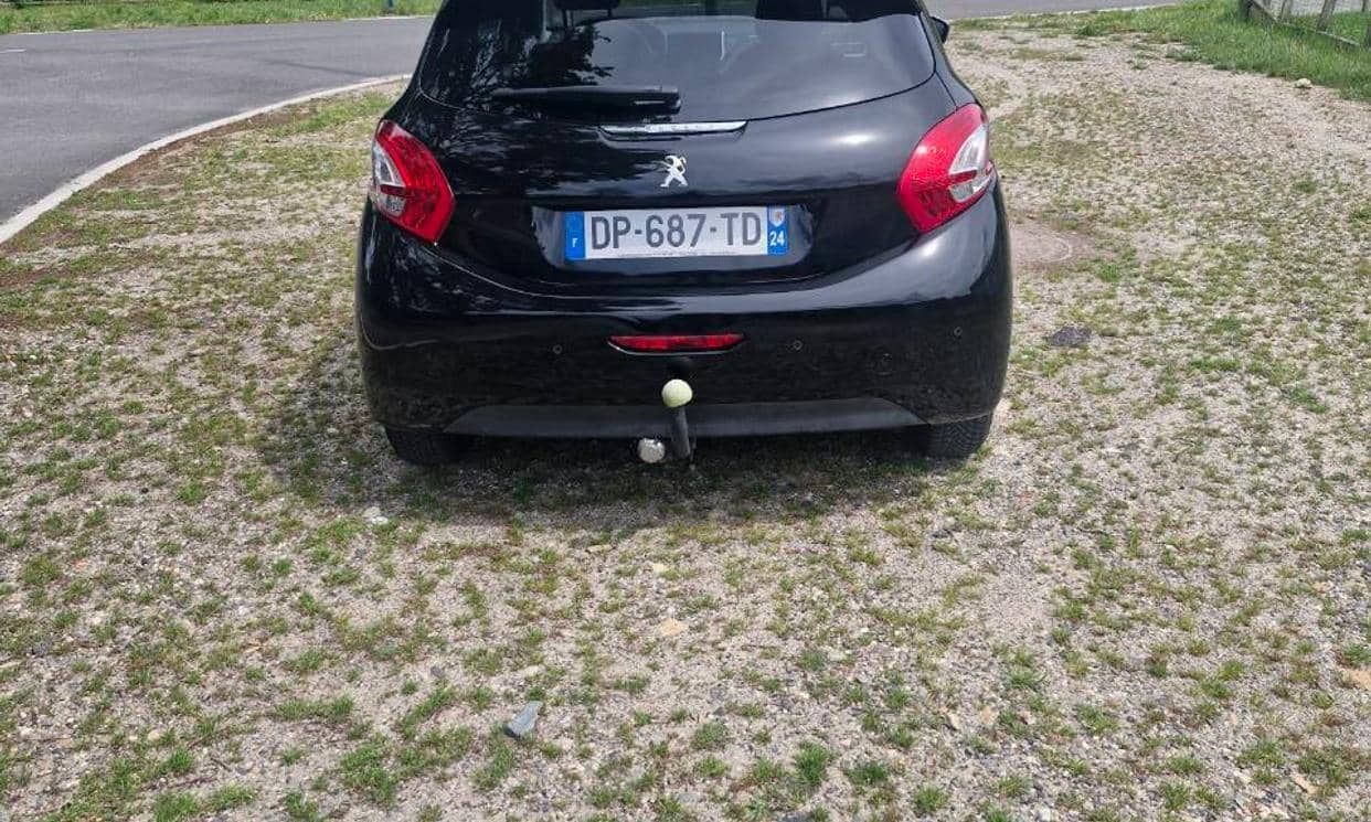 Peugeot 208 — photo 2