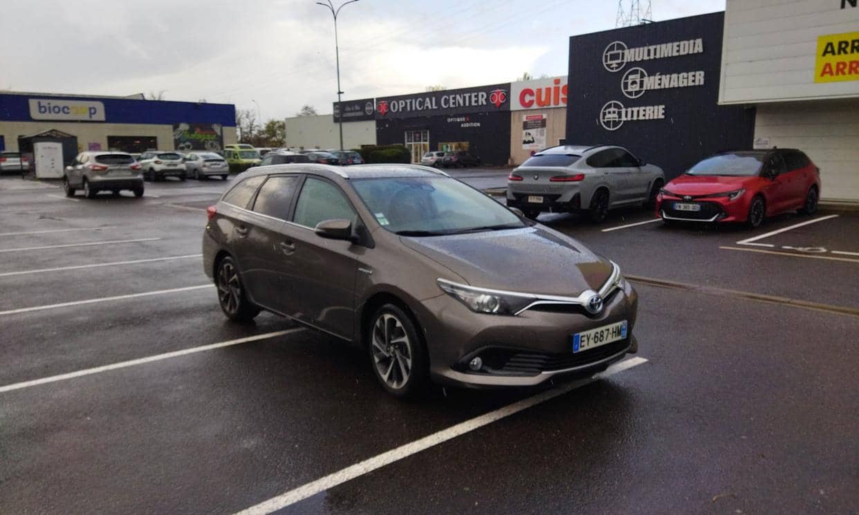 Toyota AURIS — photo 2