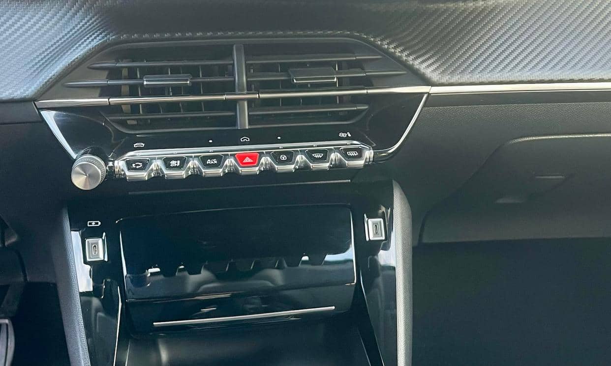 Peugeot 208 — photo 7