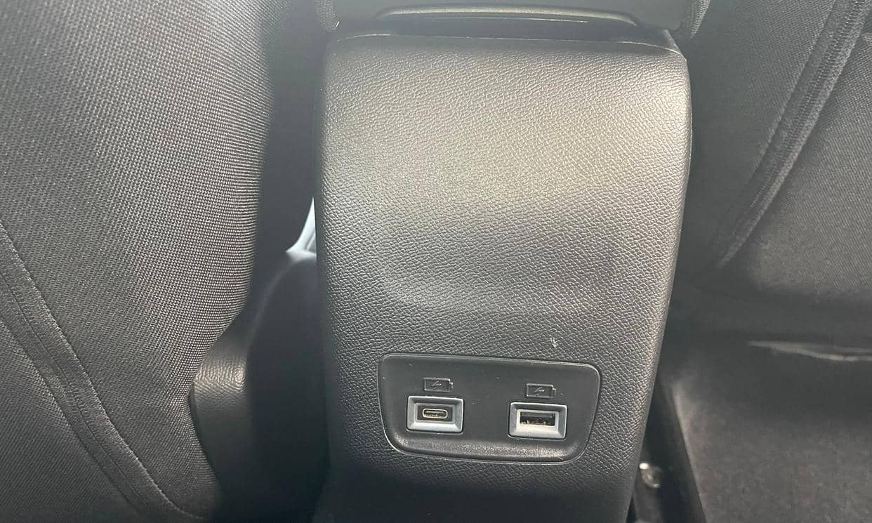 Peugeot 208 — photo 11
