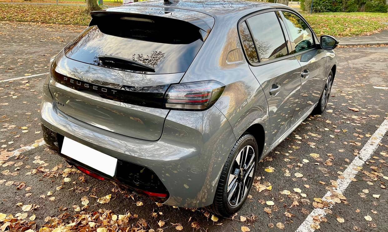 Peugeot 208 — photo 16