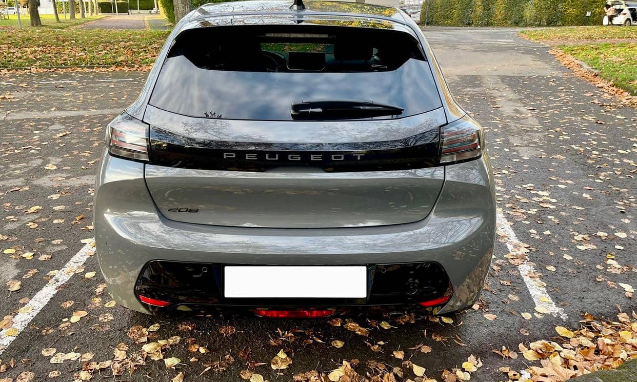 Peugeot 208 — photo 17