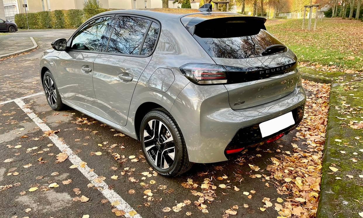 Peugeot 208 — photo 18