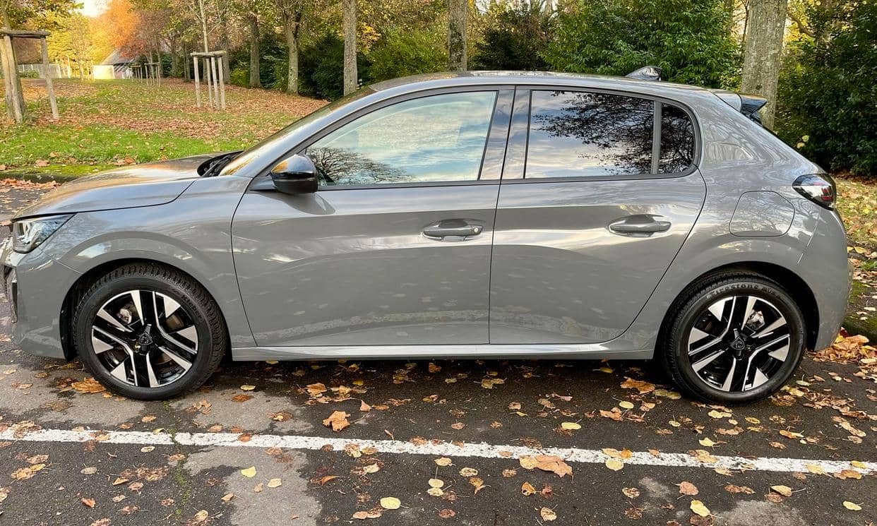 Peugeot 208 — photo 19