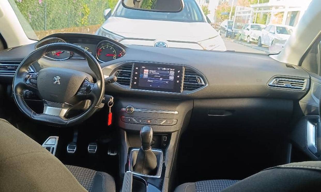 Peugeot 308 — photo 3