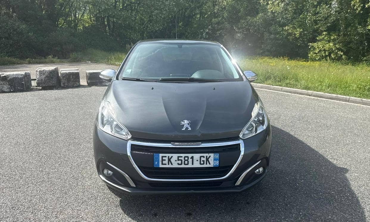 Peugeot 208 — photo 2