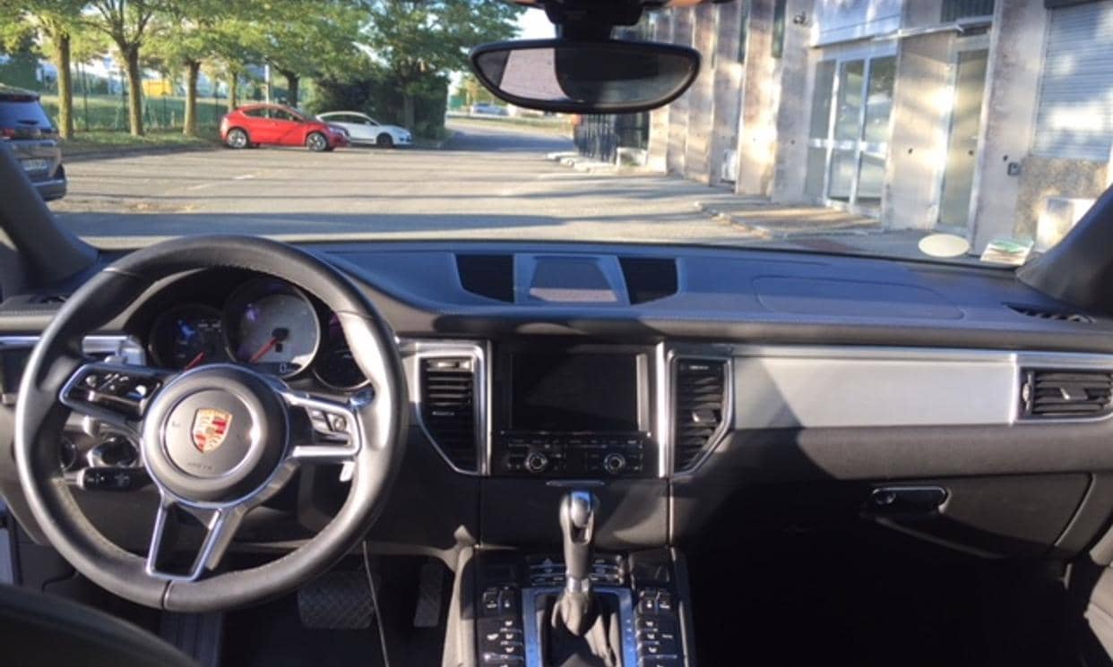 Porsche MACAN — photo 2