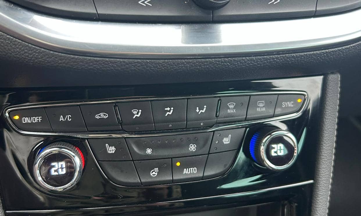 Opel ASTRA — photo 12