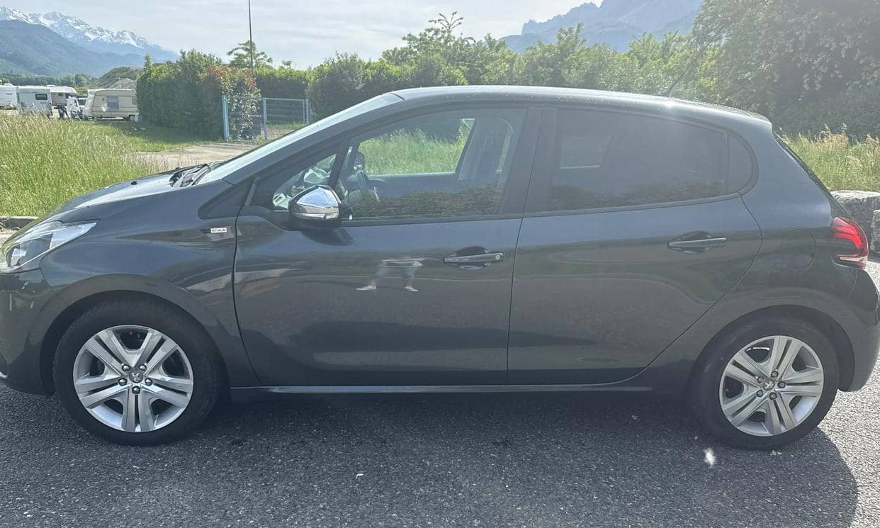 Peugeot 208 — photo 3
