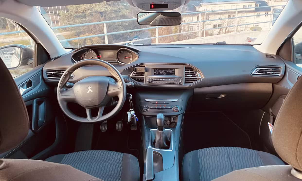 Peugeot 308 — photo 2
