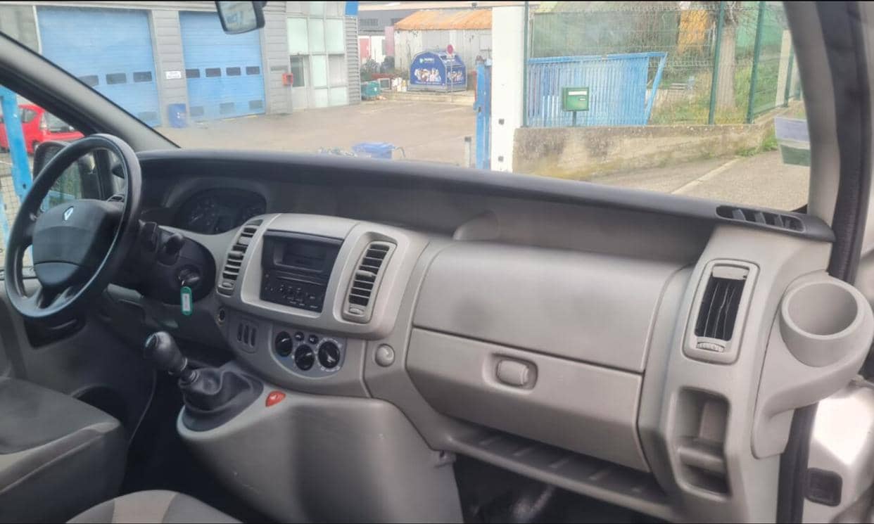 Renault TRAFIC PASSENGER — photo 3