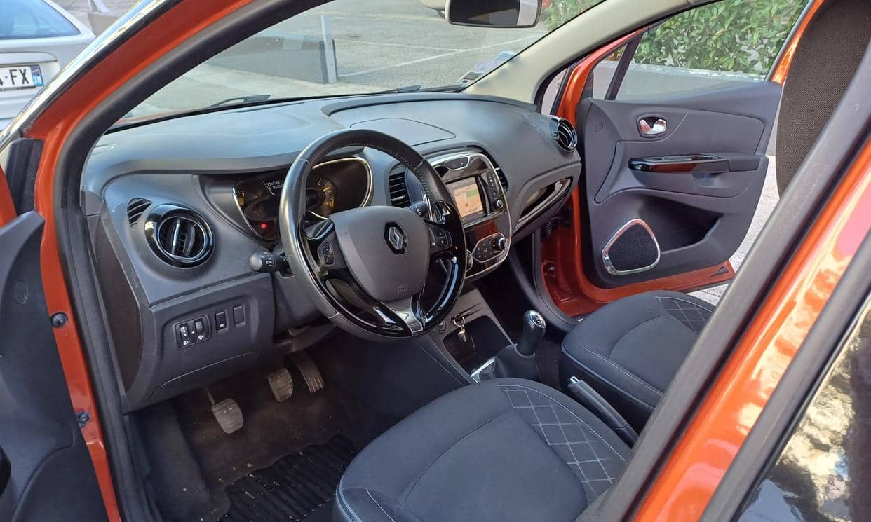 Renault CAPTUR — photo 2