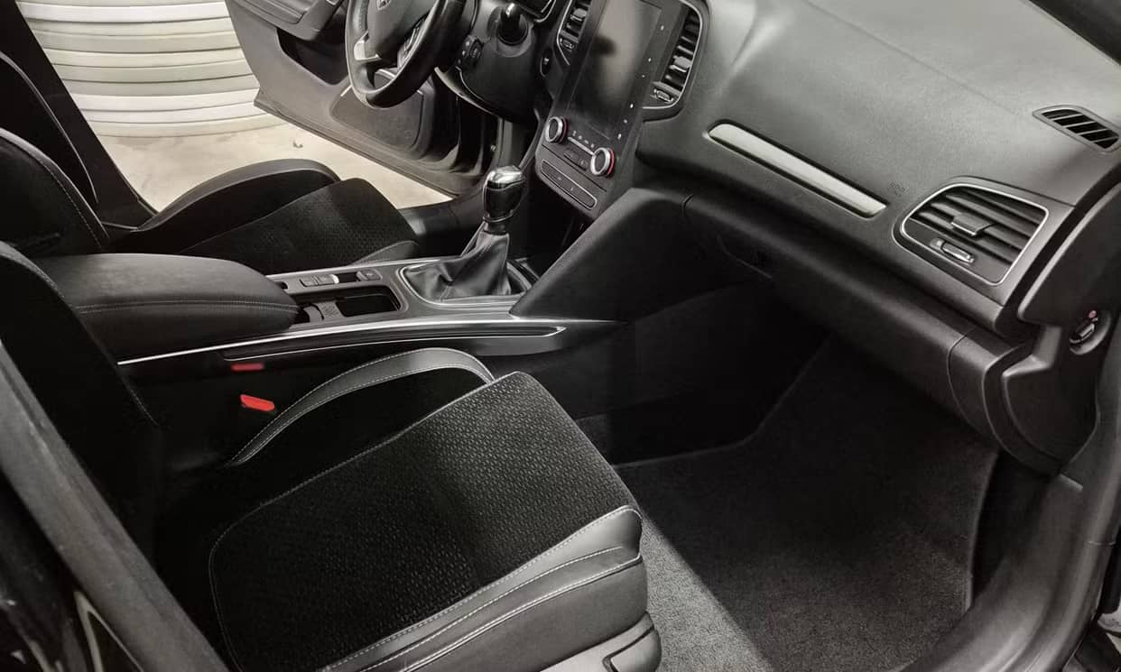 Renault MEGANE IV — photo 10