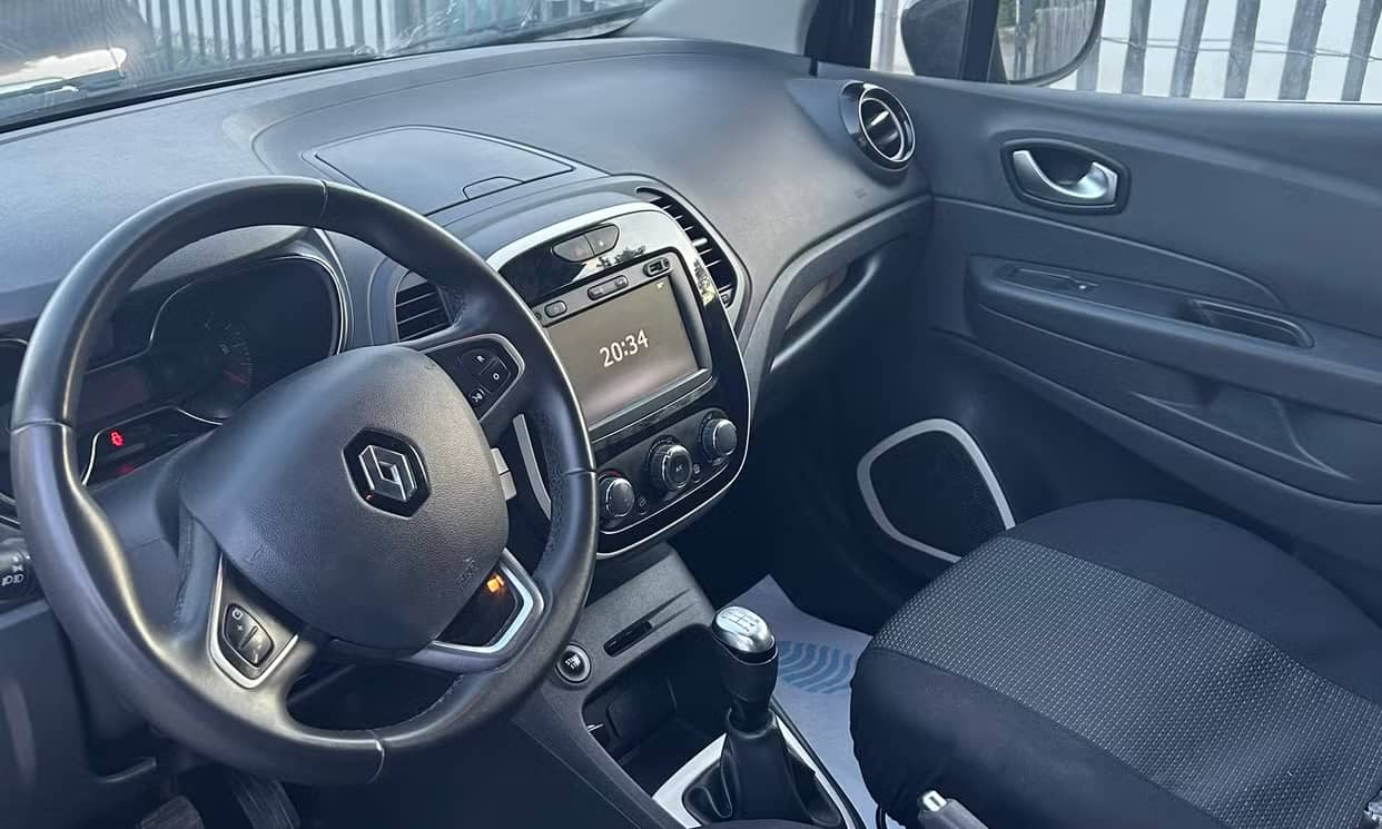 Renault CAPTUR — photo 2