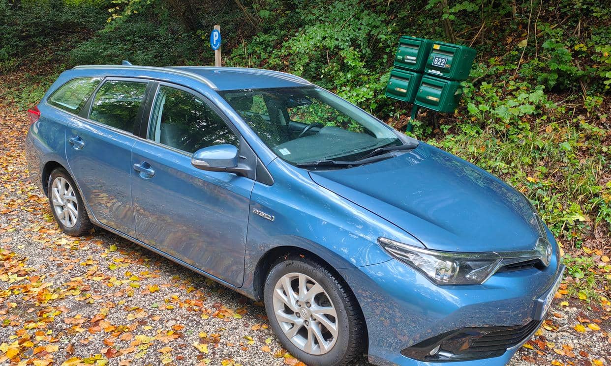 Toyota AURIS — photo 2