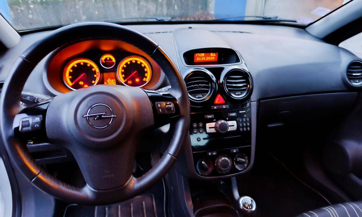 Opel CORSA — photo 8