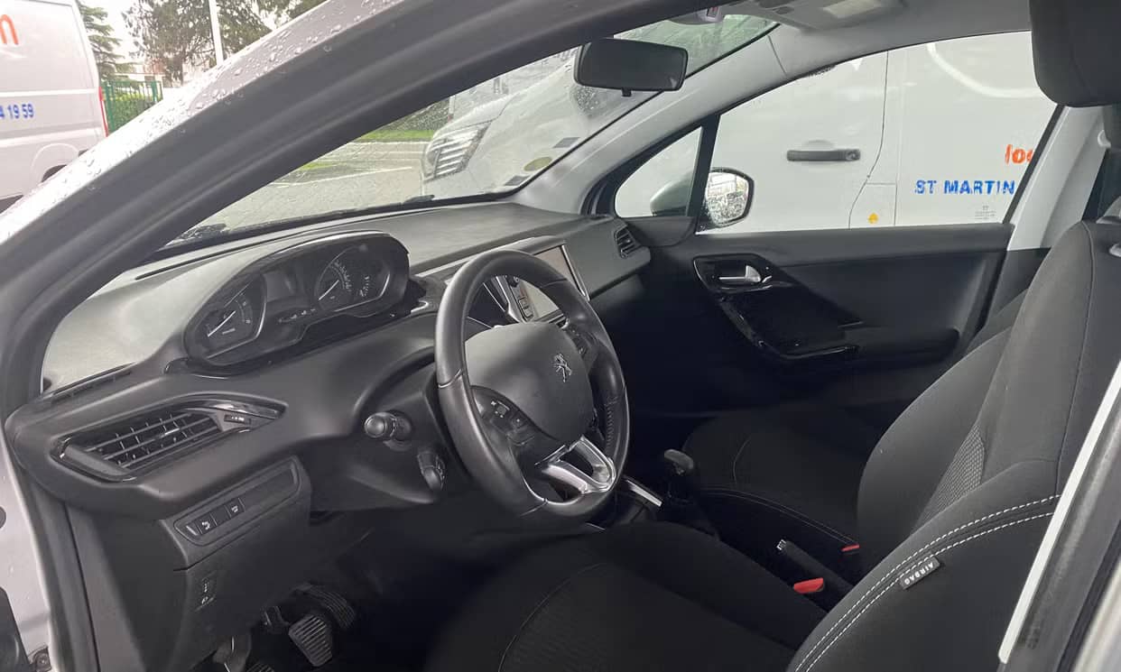 Peugeot 208 — photo 4