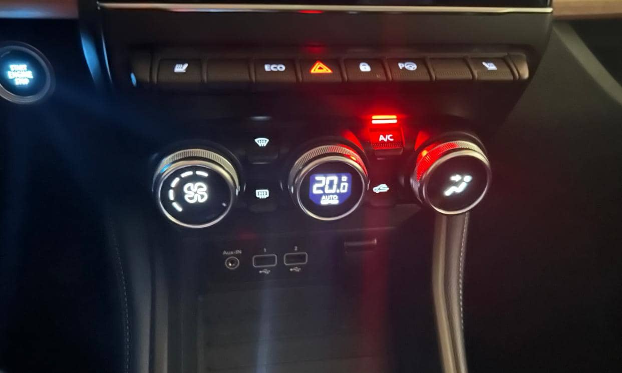 Renault ZOE — photo 11