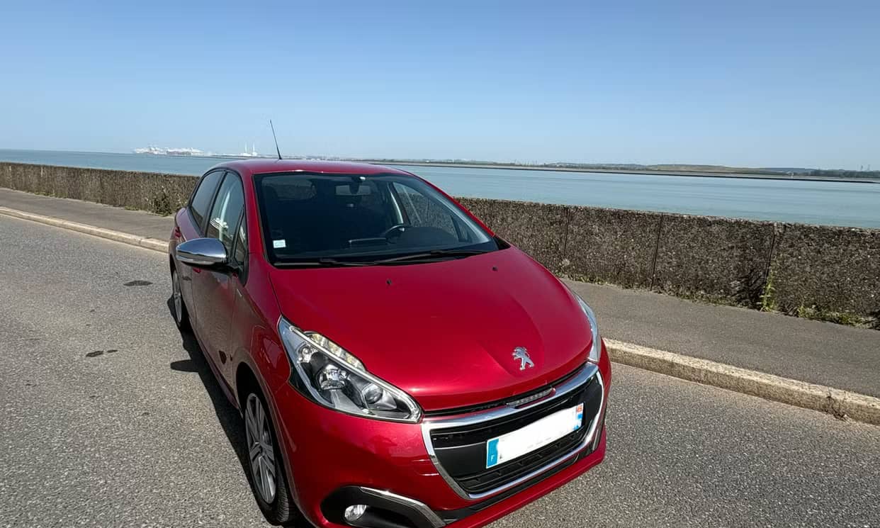 Peugeot 208 — photo 9