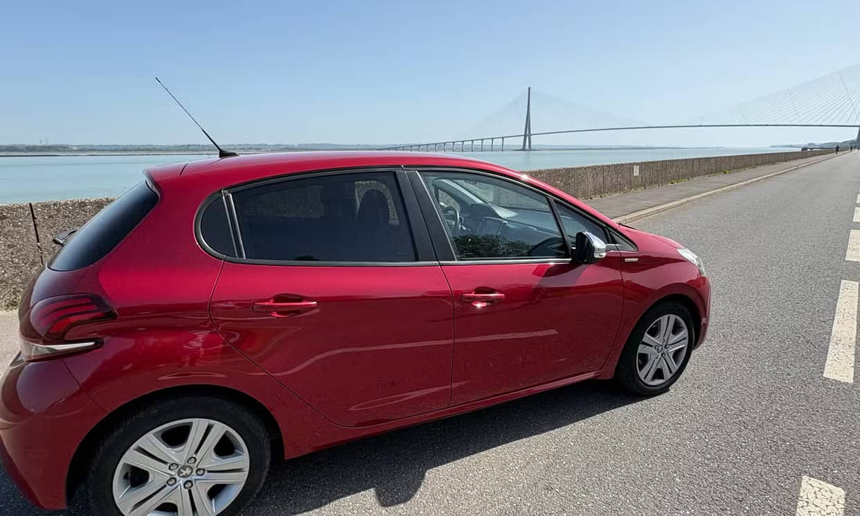 Peugeot 208 — photo 10
