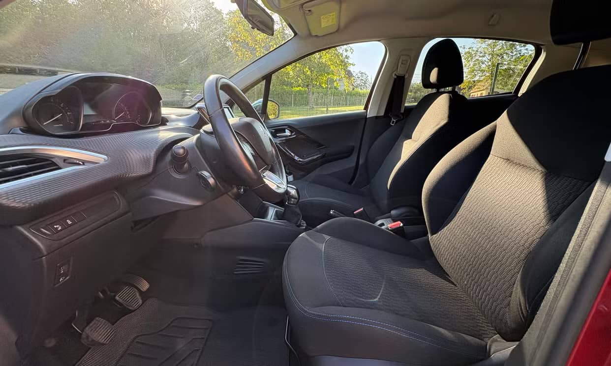 Peugeot 208 — photo 7