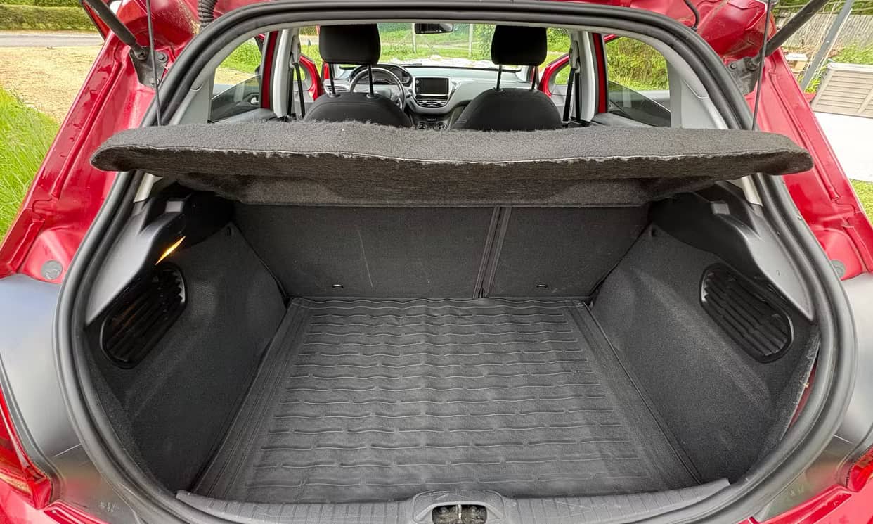 Peugeot 208 — photo 3