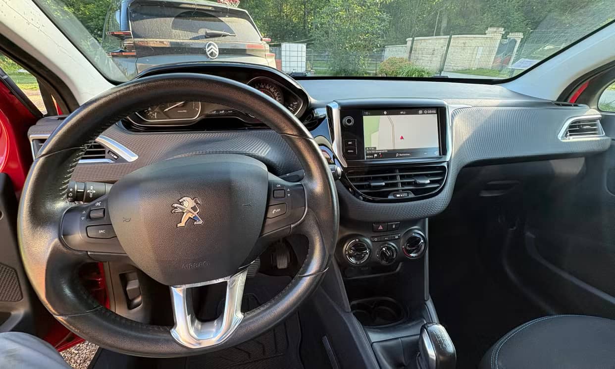 Peugeot 208 — photo 6