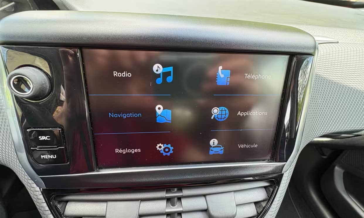 Peugeot 208 — photo 4