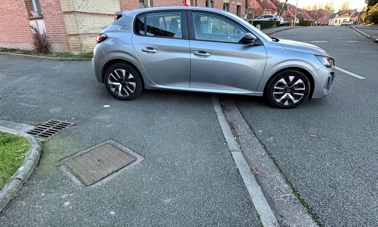 Peugeot 208 — photo 3