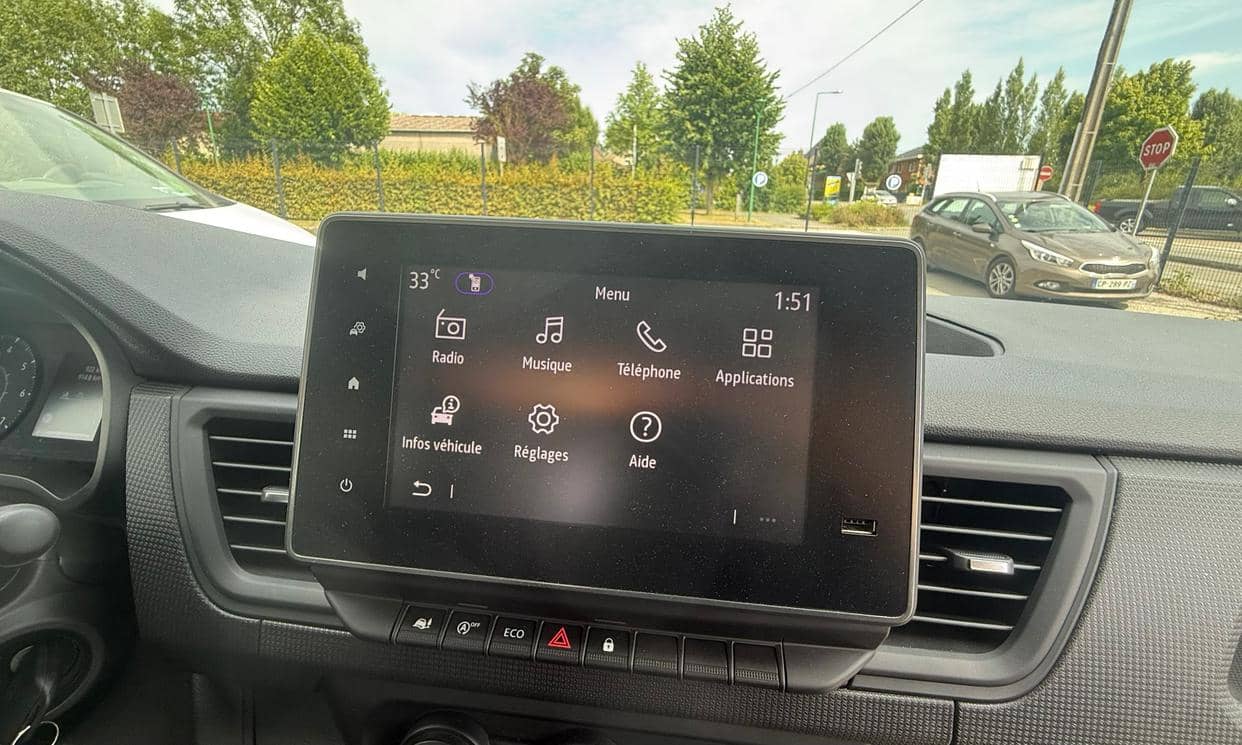 Renault TRAFIC III — photo 13